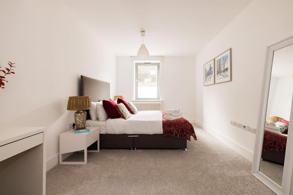 Wild Roses Serviced Apartments - Borough Лондон Екстериор снимка