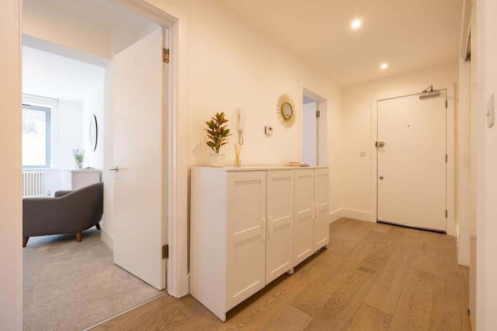 Wild Roses Serviced Apartments - Borough Лондон Екстериор снимка