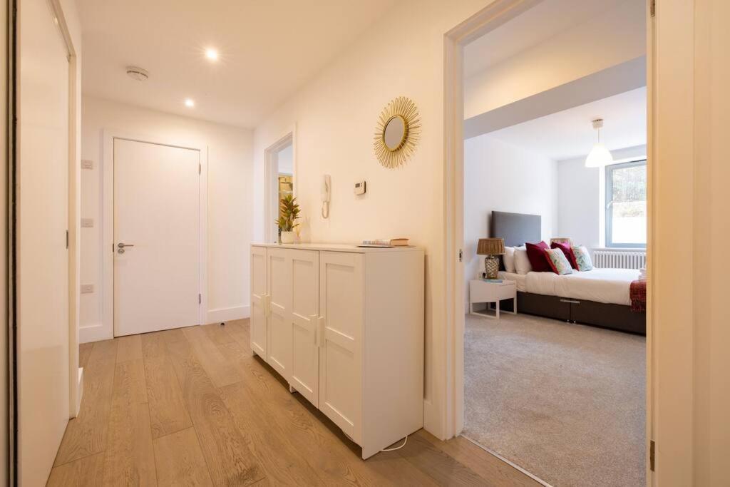 Wild Roses Serviced Apartments - Borough Лондон Екстериор снимка