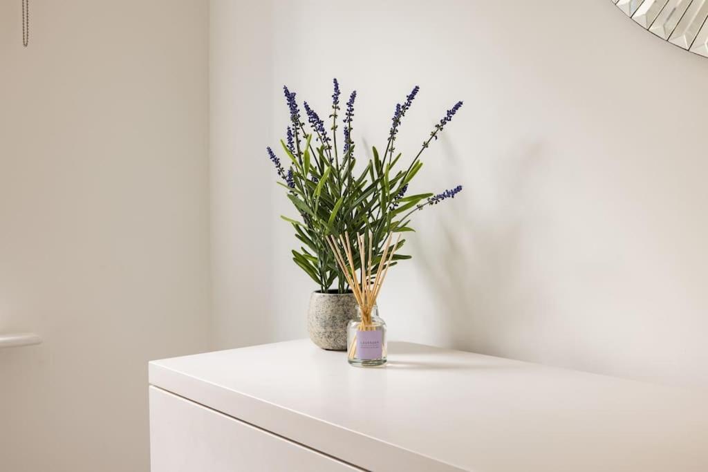 Wild Roses Serviced Apartments - Borough Лондон Екстериор снимка