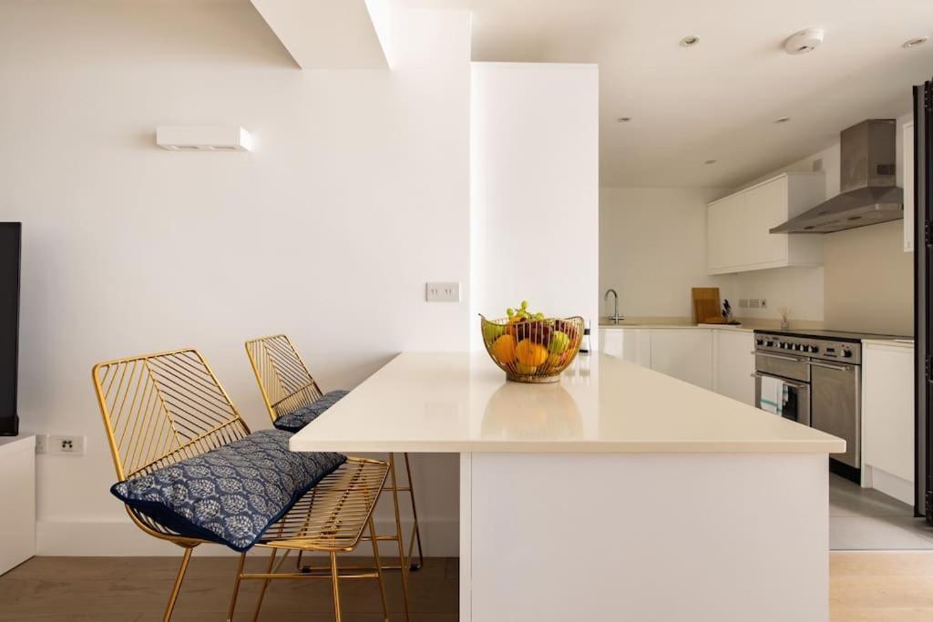 Wild Roses Serviced Apartments - Borough Лондон Екстериор снимка