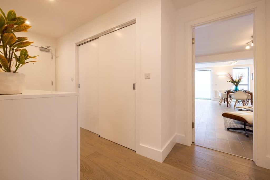 Wild Roses Serviced Apartments - Borough Лондон Екстериор снимка