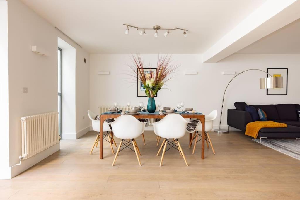 Wild Roses Serviced Apartments - Borough Лондон Екстериор снимка