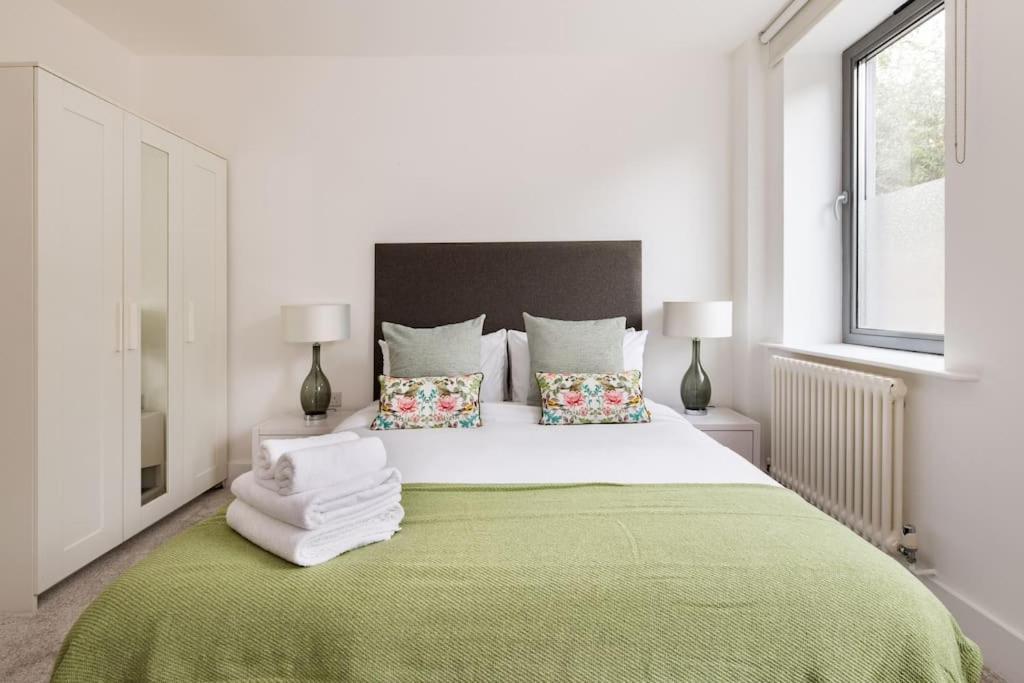 Wild Roses Serviced Apartments - Borough Лондон Екстериор снимка