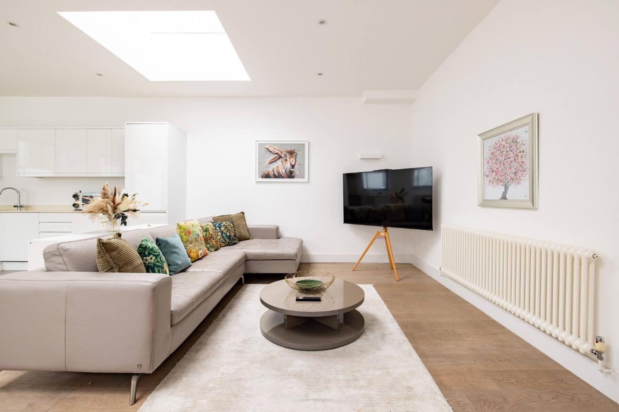 Wild Roses Serviced Apartments - Borough Лондон Екстериор снимка