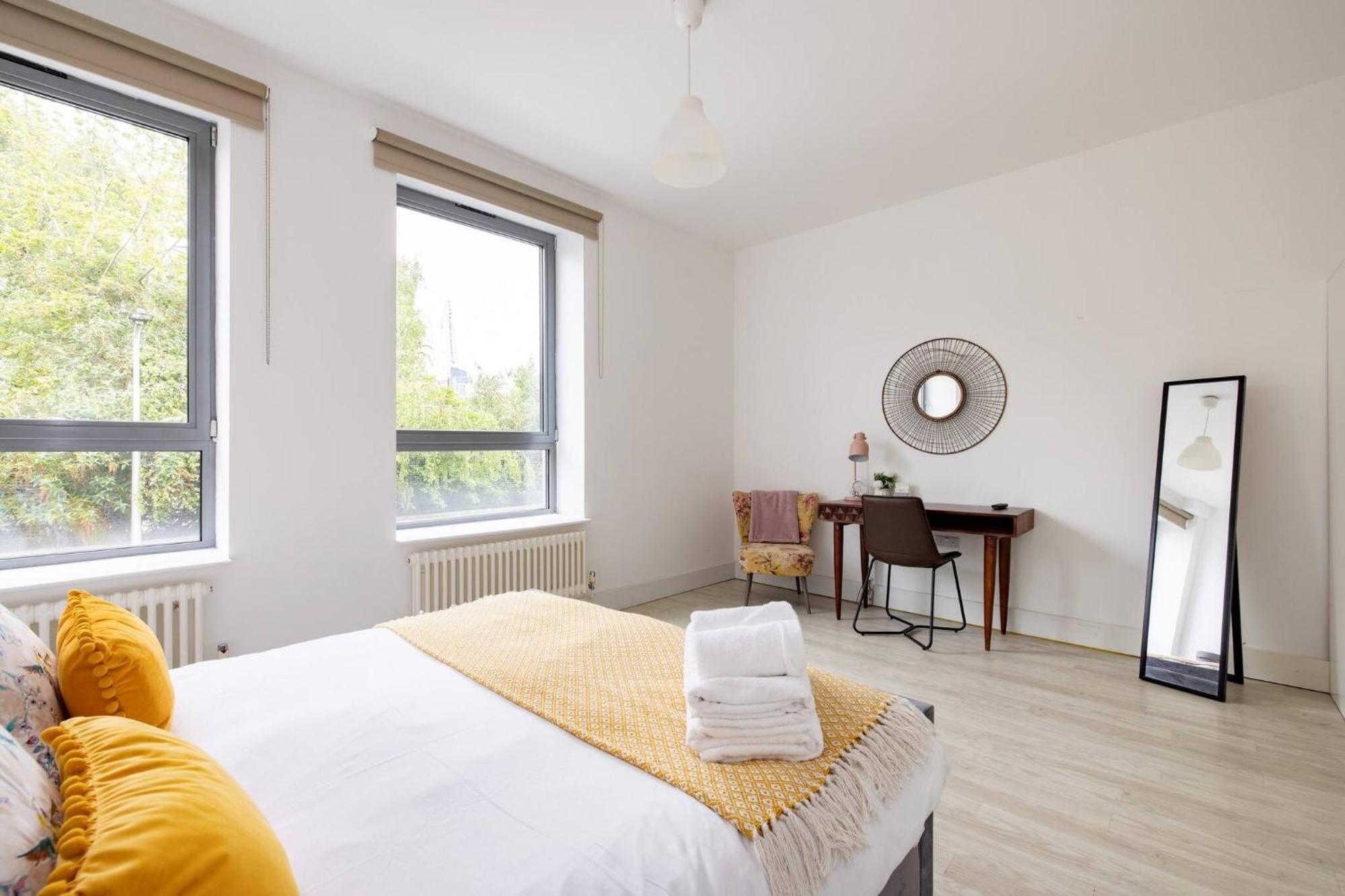 Wild Roses Serviced Apartments - Borough Лондон Екстериор снимка