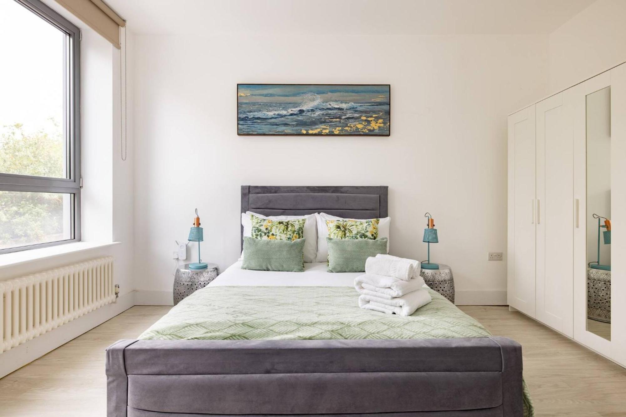 Wild Roses Serviced Apartments - Borough Лондон Екстериор снимка