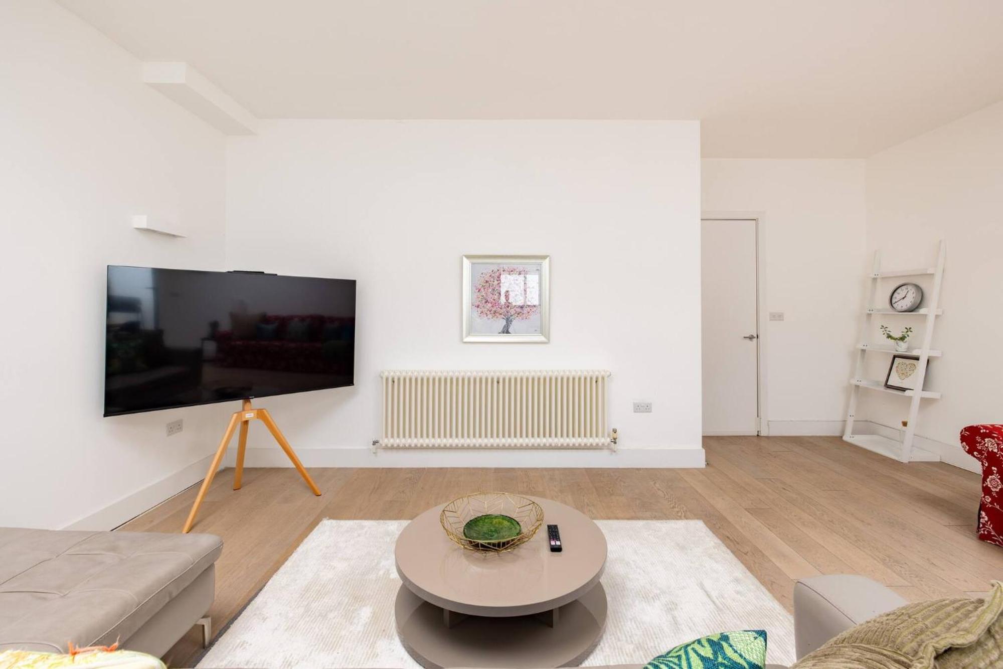 Wild Roses Serviced Apartments - Borough Лондон Екстериор снимка